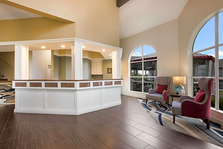 Best Western Harbour Pointe Lakefront