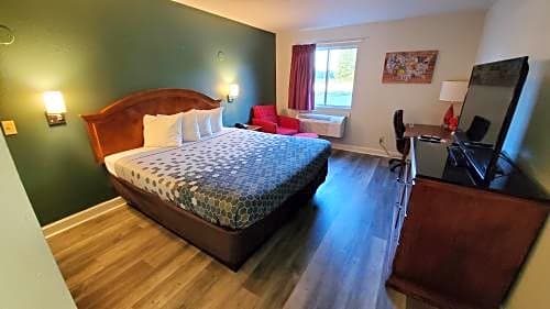 Econo Lodge Inn & Suites Carrollton - Smithfield