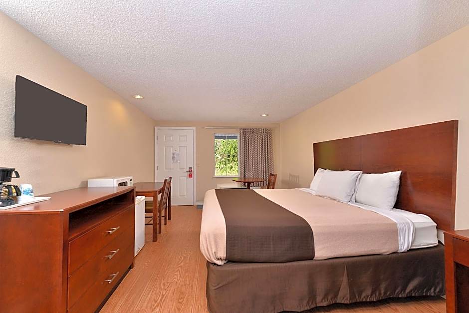 Photo 1 of 5 of 1 Bedroom, Accessible