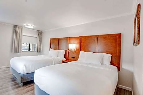 Double Room with Two Double Beds and Bath Tub with Grab Bars - Mobility Access/Non-Smoking