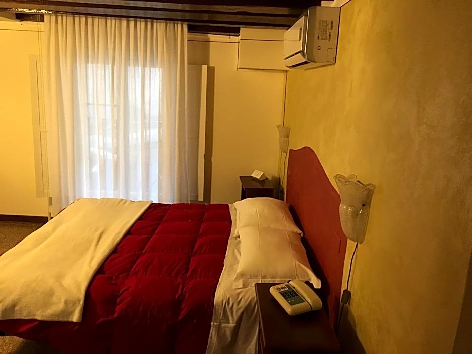 Palazzo Lion Morosini - Check in presso Locanda Ai Santi Apostoli