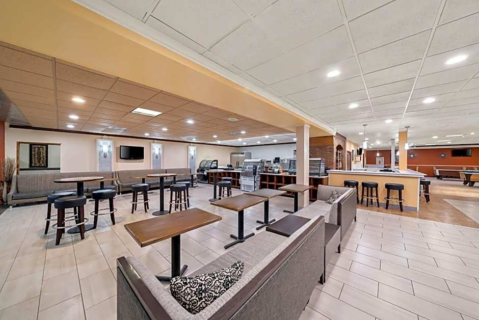 Clarion Inn & Suites and Convention Center