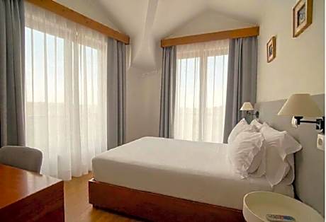 Deluxe Double Room with Balcony and Sea View