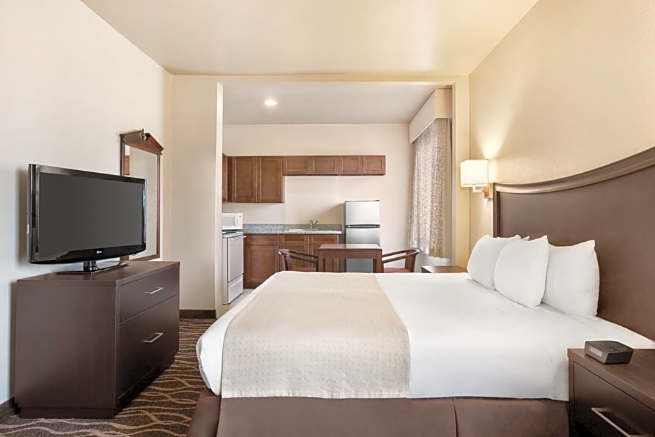 Baymont by Wyndham Clute