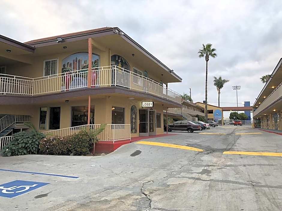 Los Angeles Inn & Suites LAX