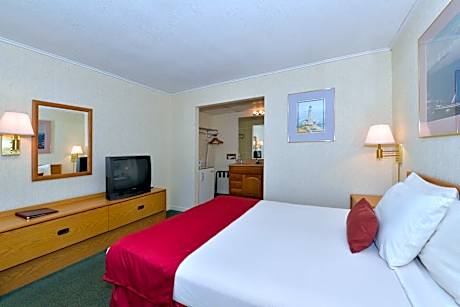 1 Queen Bed Pet-Friendly Non-Smoking