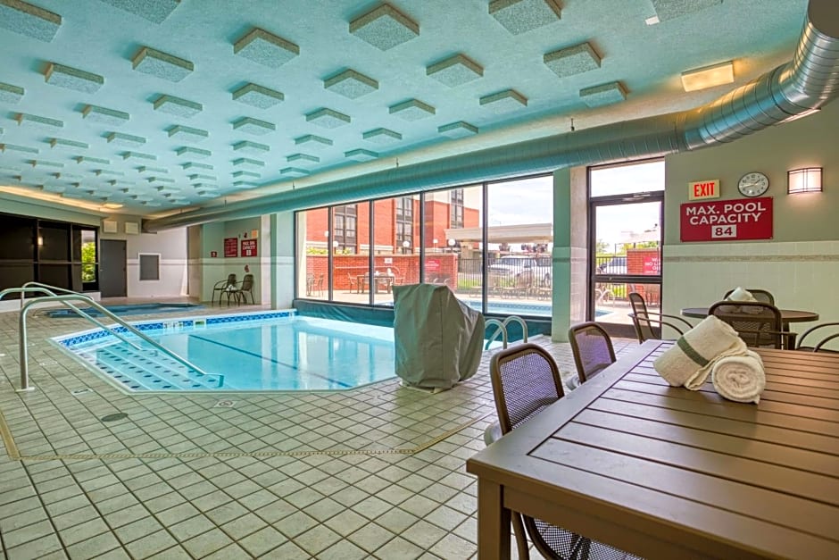Drury Inn & Suites St. Louis Fairview Heights
