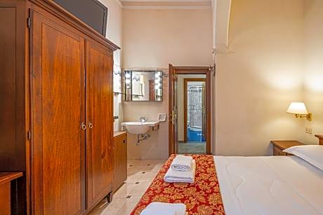 Double Room with Private External Bathroom