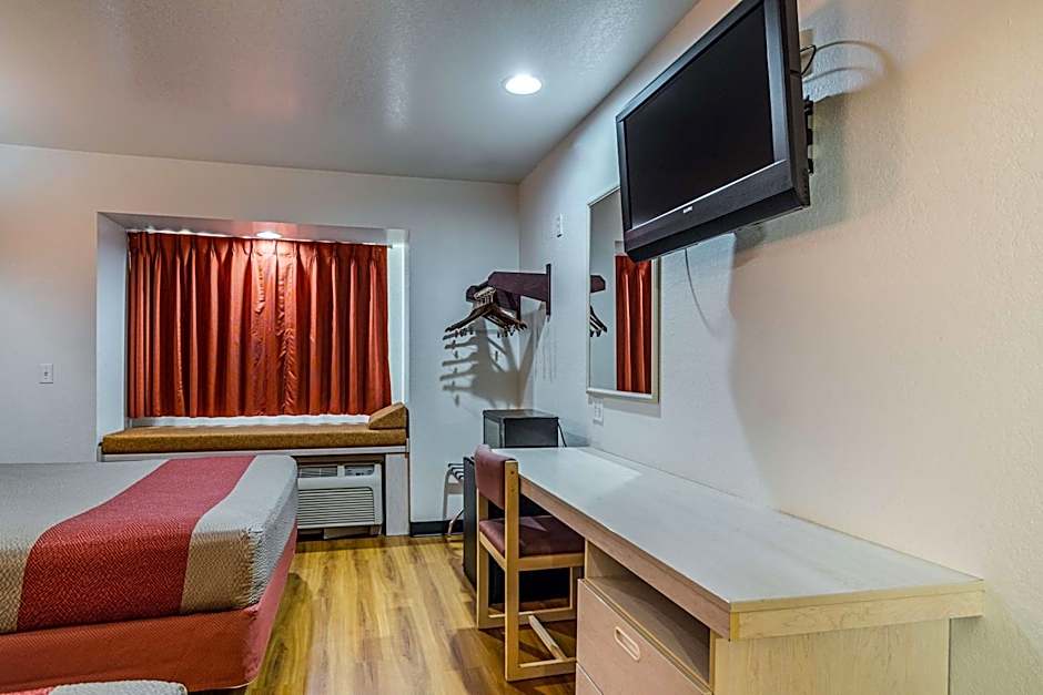 Motel 6-Mcalester, OK