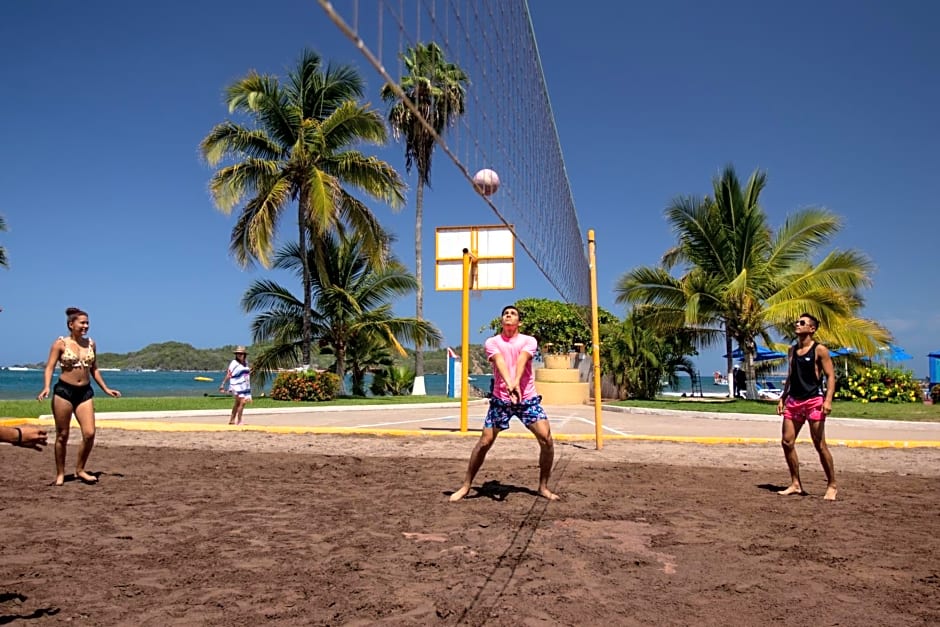 Qualton Club Ixtapa All Inclusive