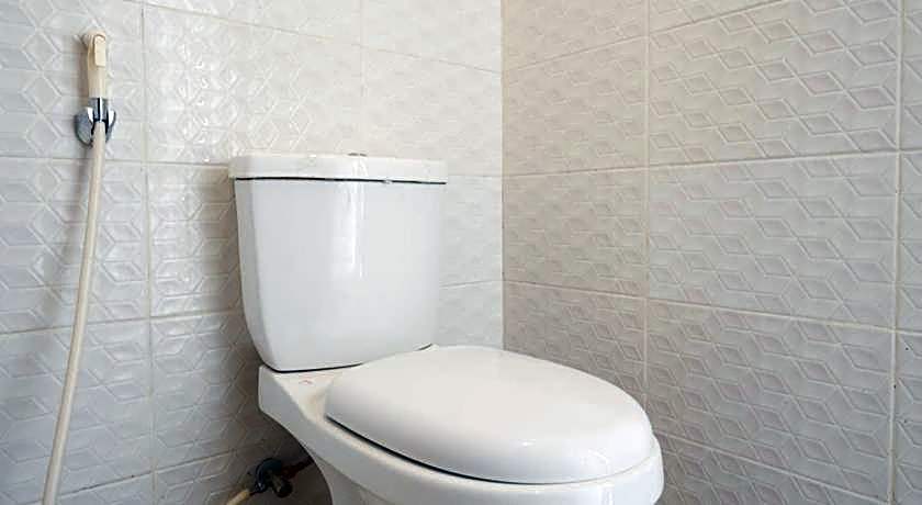 RedDoorz Plus near UMS Solo