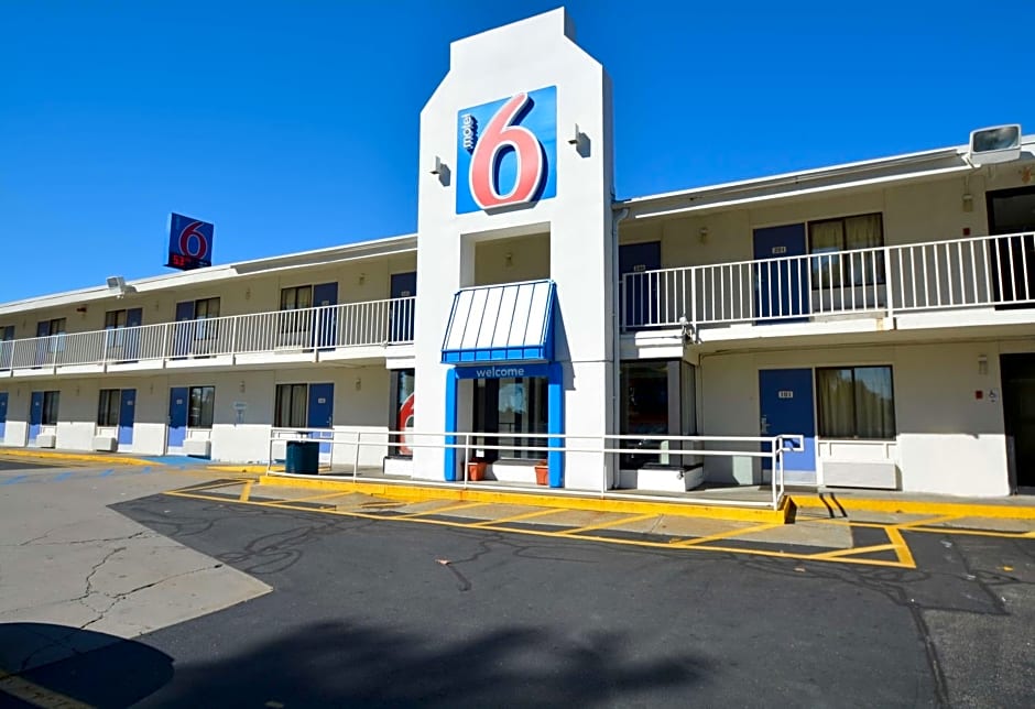 Motel 6-Chicopee, MA - Springfield