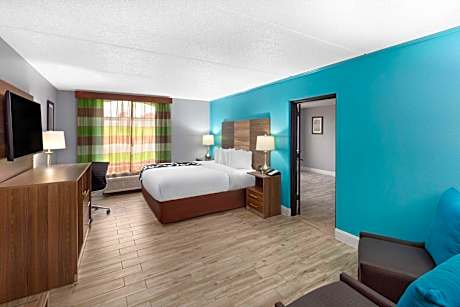 One-Bedroom King Suite - Non-Smoking