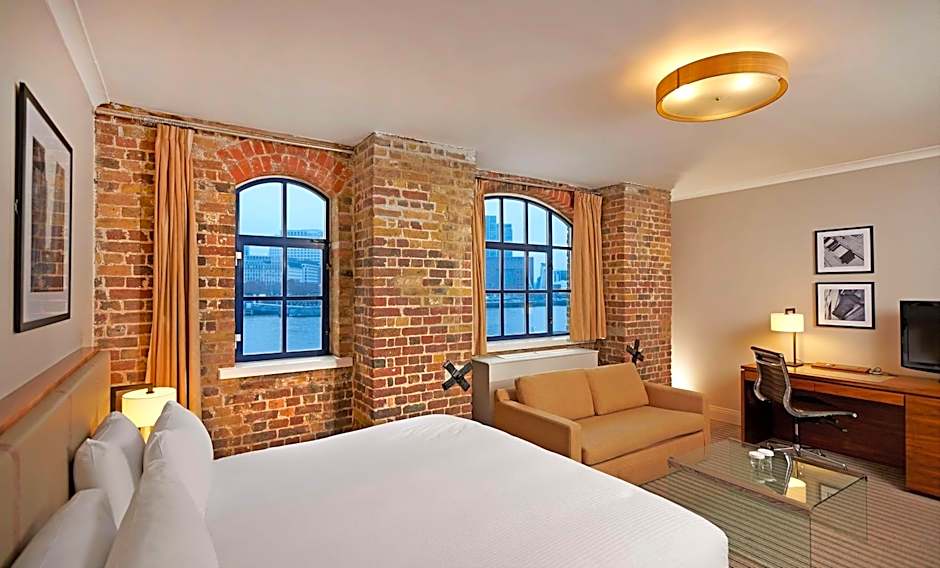 a&o London Docklands Riverside