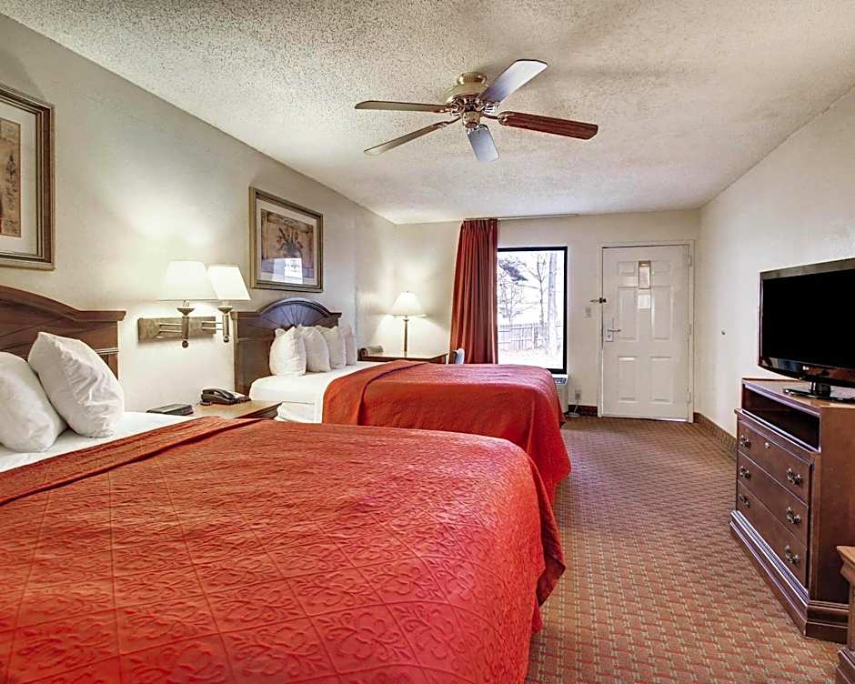 Quality Inn & Suites Clinton - Jackson West