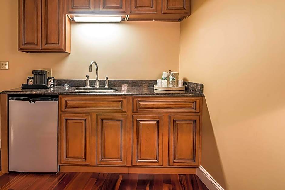 Riverside Hotel, an Ascend Collection Hotel