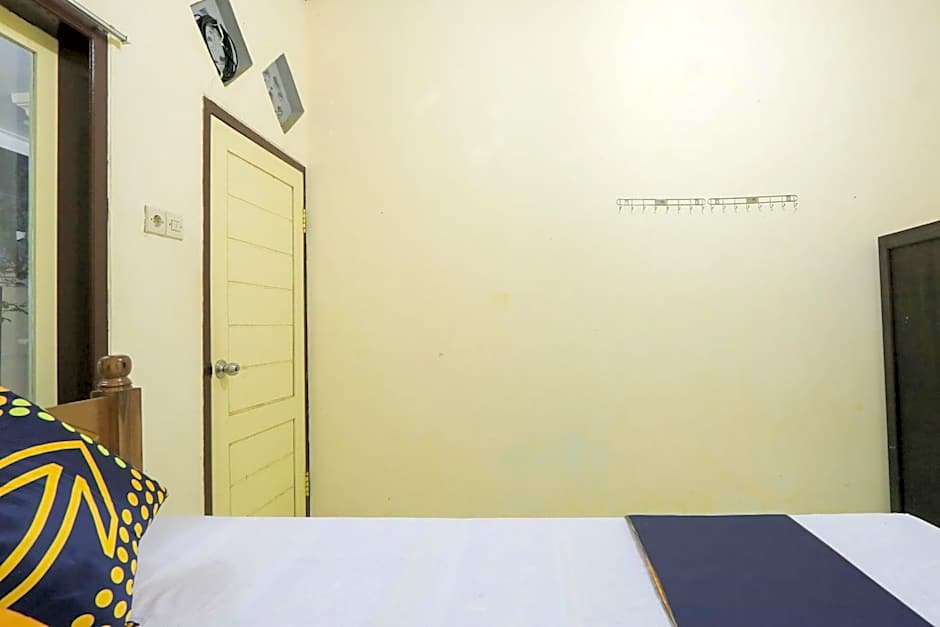 OYO 2371 Islami Family Residence