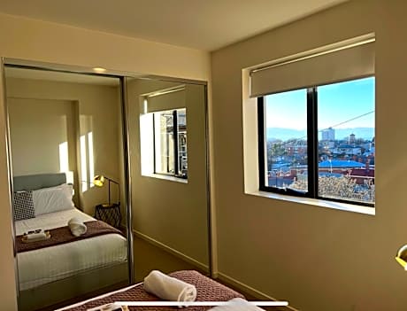 Executive One-Bedroom Apartment - 7