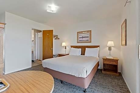 Queen Room with Garden View