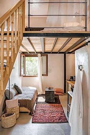 Deluxe King Suite Split-level