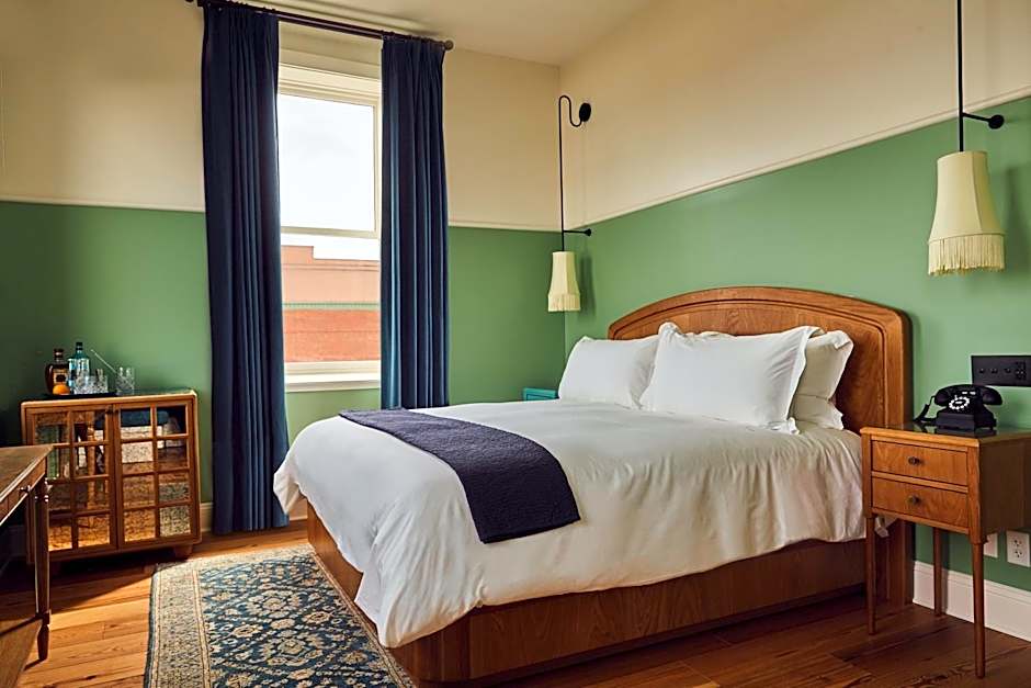 The Drayton Hotel Savannah, Curio Collection by Hilton