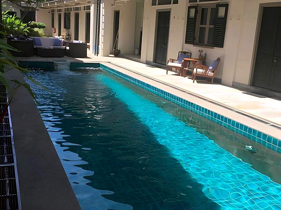 Noordin Mews Hotel