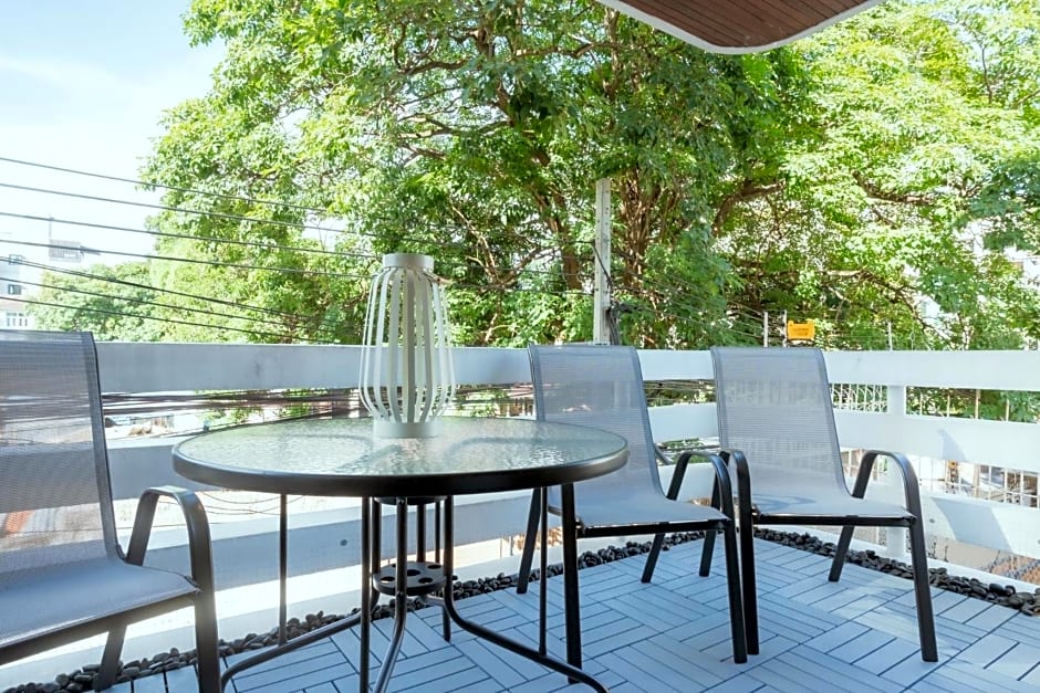 420 Hostel - Ekkamai Buds & Beds