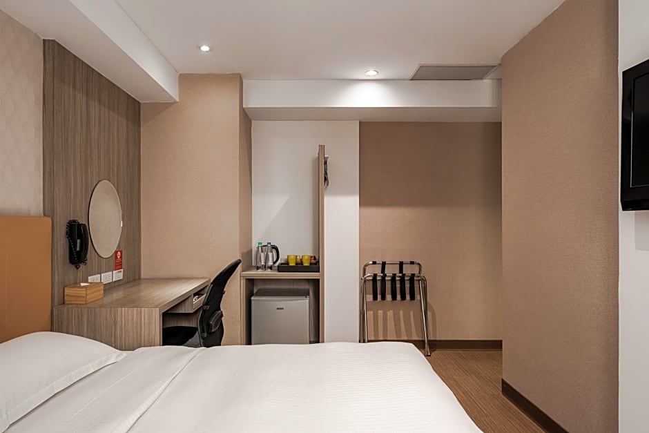 The Riverside Hotel International