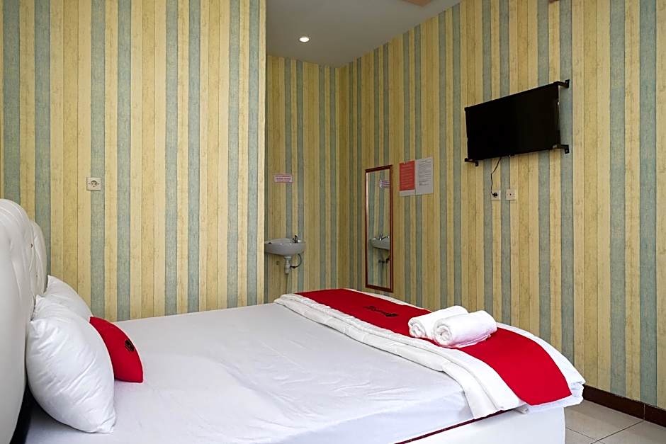 RedDoorz Syariah near Gardu Pandang Dieng