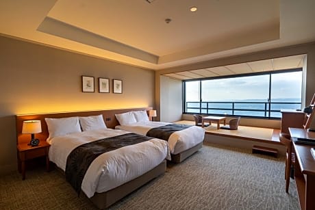 Superior Twin Room with Tatami Area and Ocean View