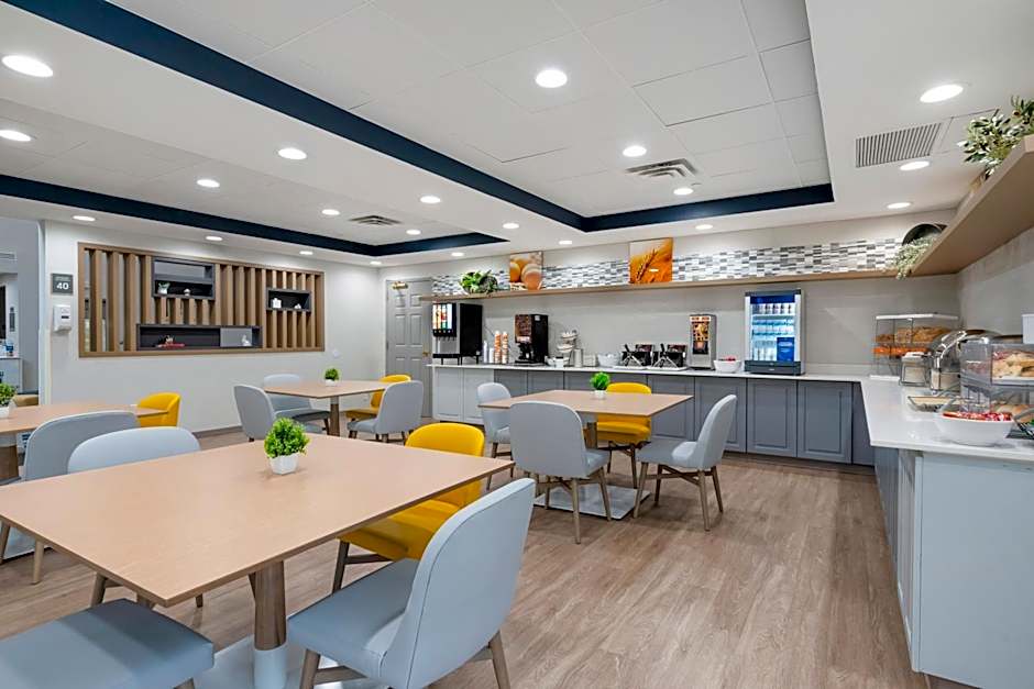 Comfort Inn & Suites Hampton near Coliseum