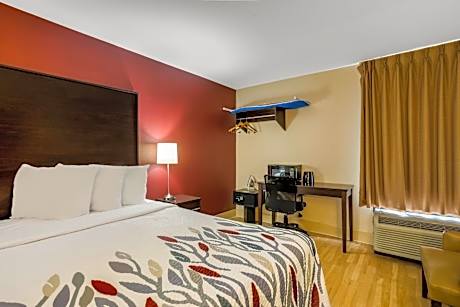 Deluxe Queen Room Disability Access Non-Smoking