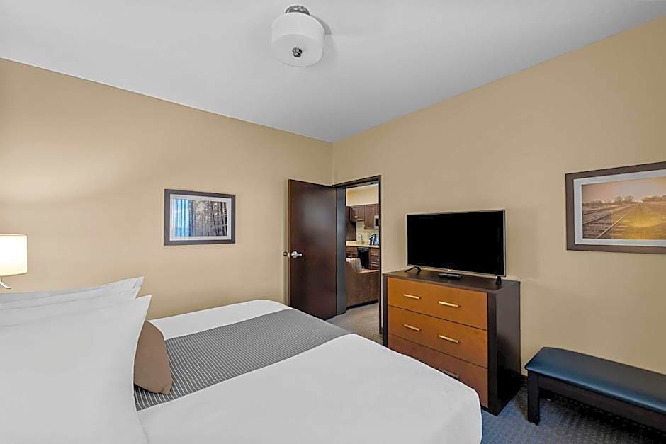 Best Western Plus Lacombe Inn & Suites
