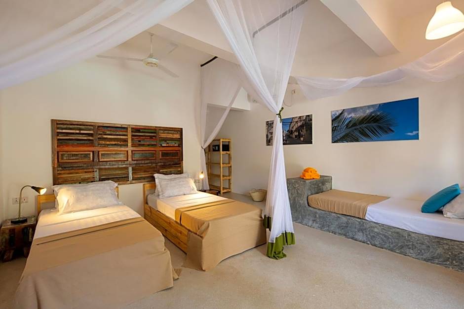 Casa Beach Hotel "Casa Del Mar"