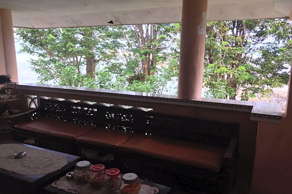 Collection O 92897 Hotel Intan Near Kantor Syahbandar Bawean