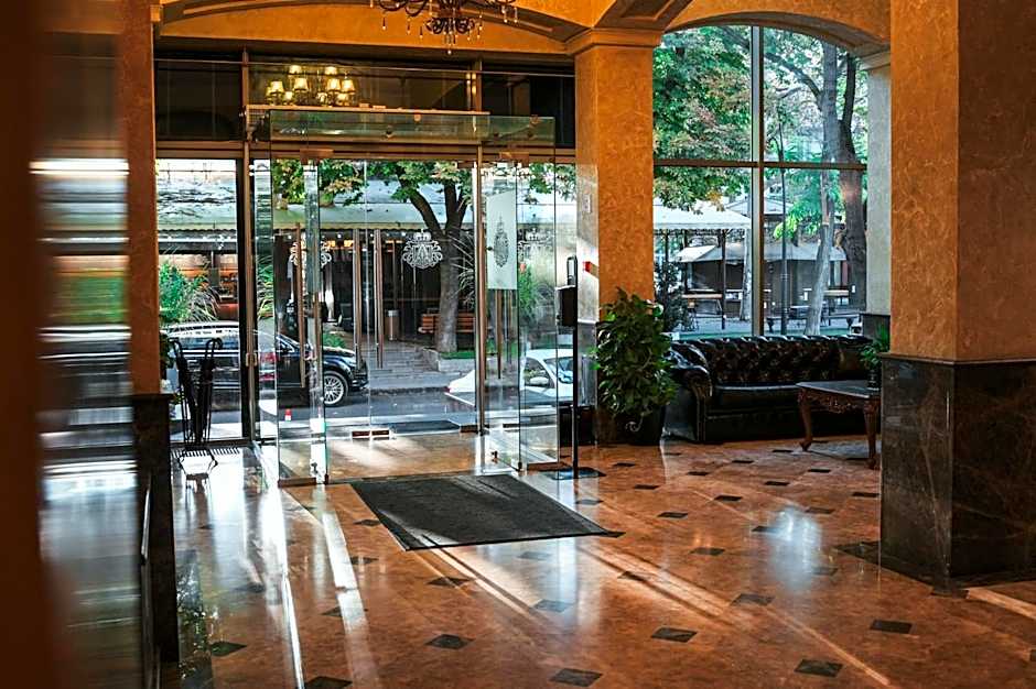 Alexandrovskiy Hotel