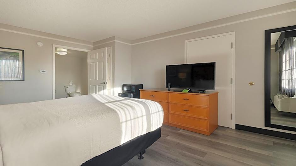 Howard Johnson by Wyndham Sacramento Downtown