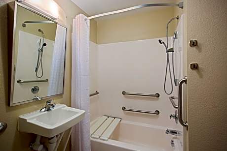 One-Bedroom Queen Room with Two Queen Beds and Mobility Accessible Tub - Non-Smoking