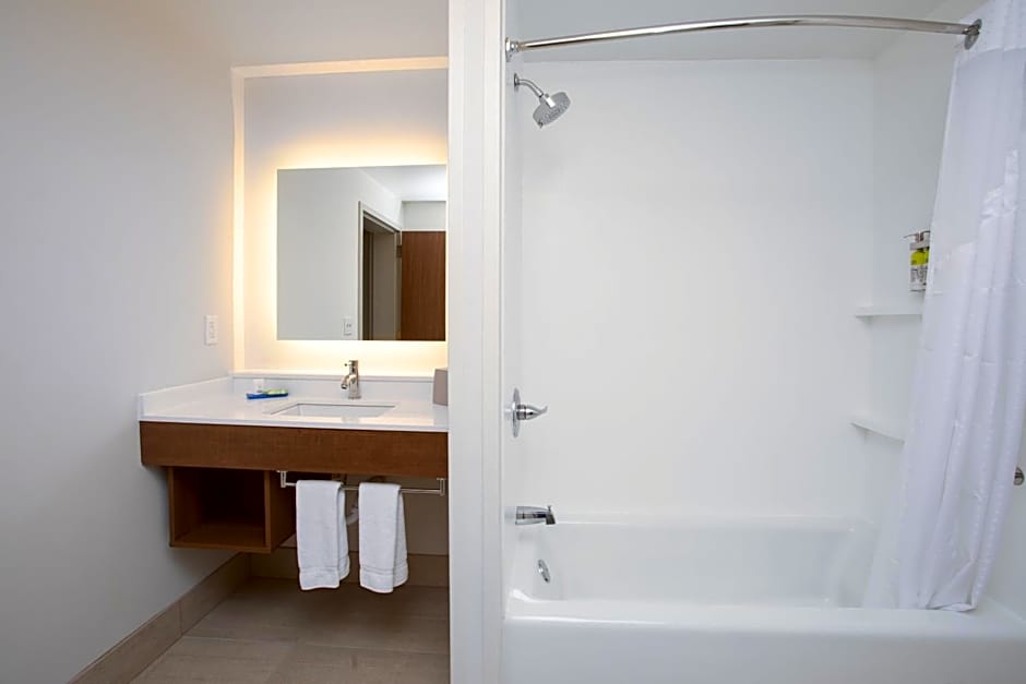 Holiday Inn Express & Suites - Goodland I-70 By IHG