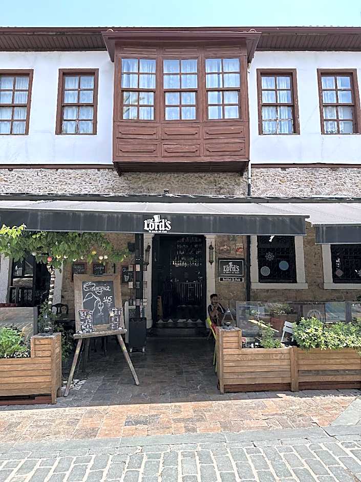 Lords Hostel & Pub – Antalya, NJ