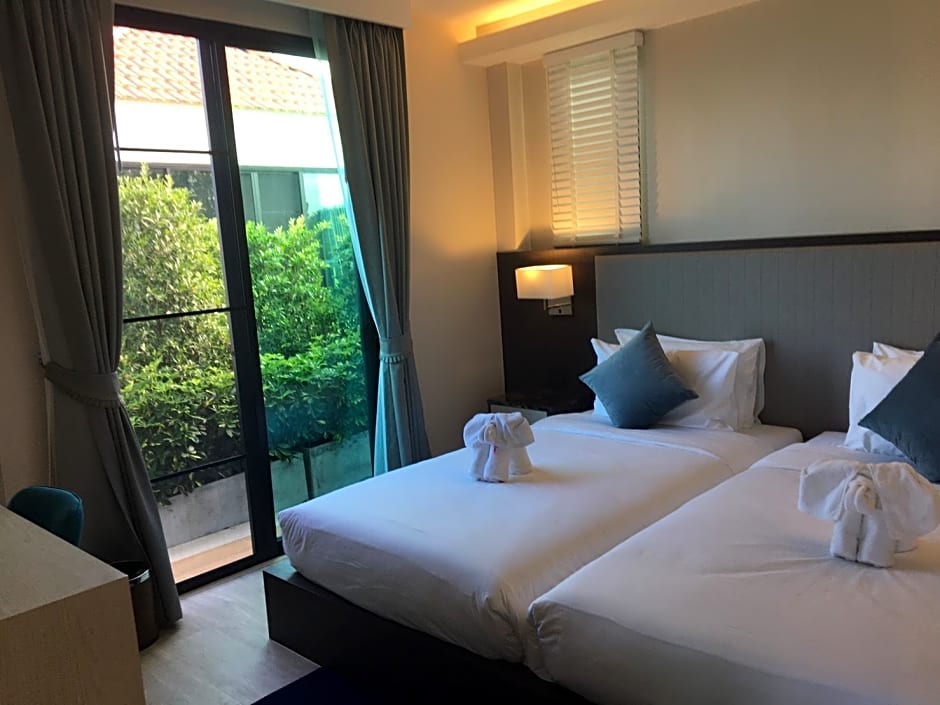 La Playa Pool Villa Beach Front Cha-am Huahin