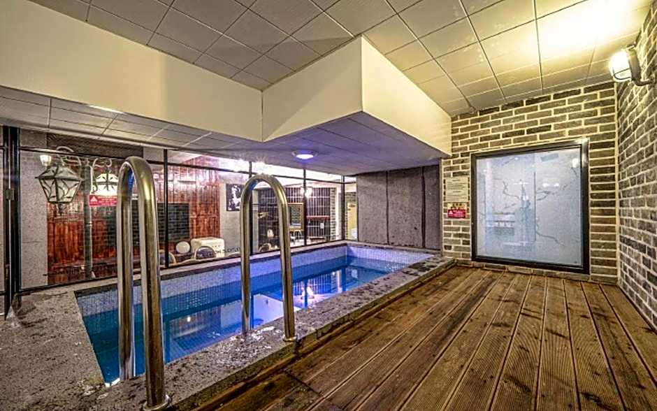 February Boutique Hotel Hwanggeum