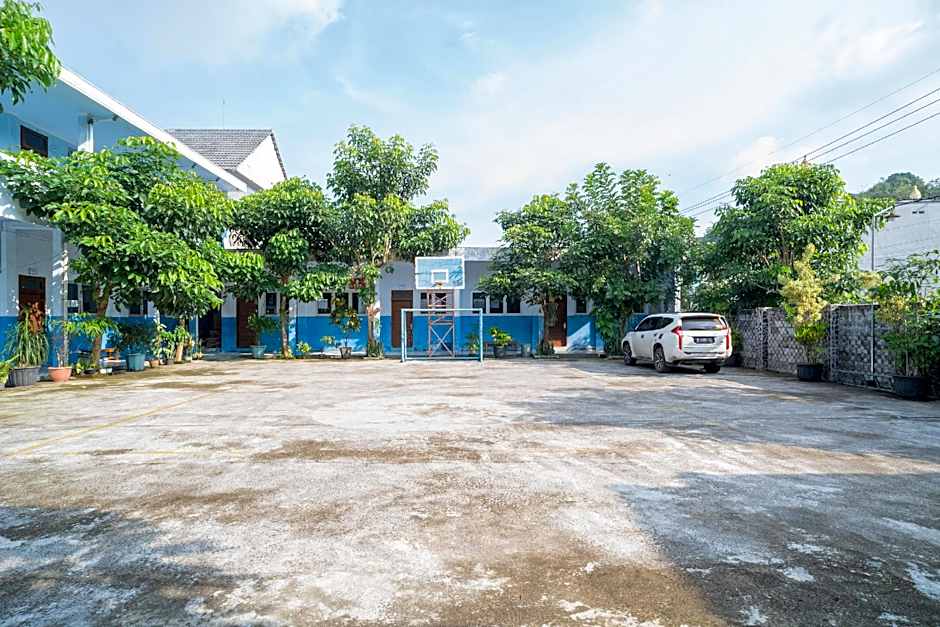 RedDoorz near Wisata Paribendo Lawang