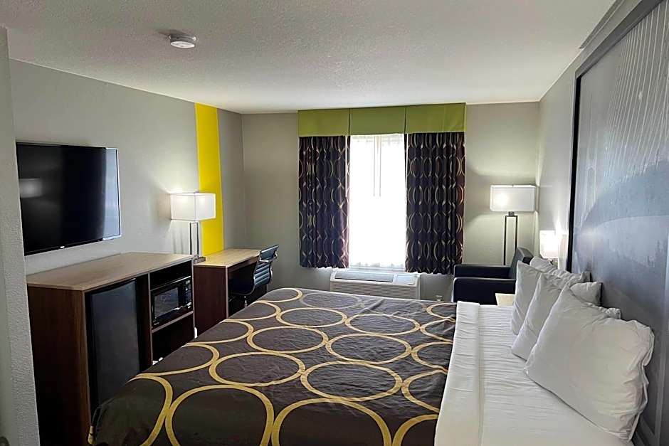 Super 8 by Wyndham Lake of the Ozarks