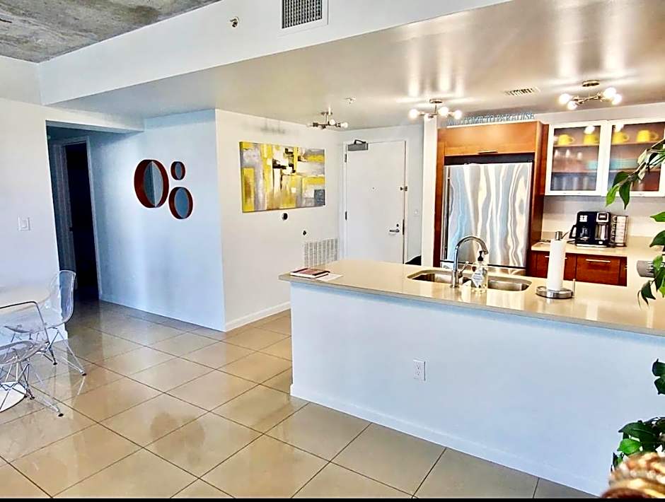 Spacious 2BD 2BTH at Midblock
