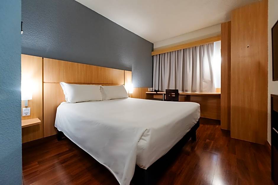 Ibis Blumenau