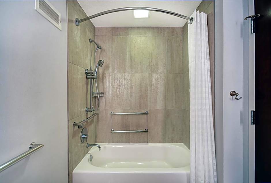 Embassy Suites By Hilton Charleston