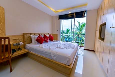 Deluxe Double Room with Balcony and Sea View (10% off on Food & Beverage)