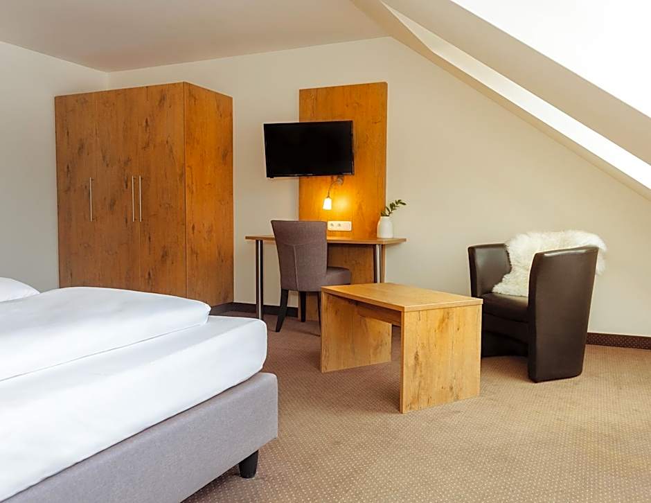 Hotel am Hachinger Bach by Blattl