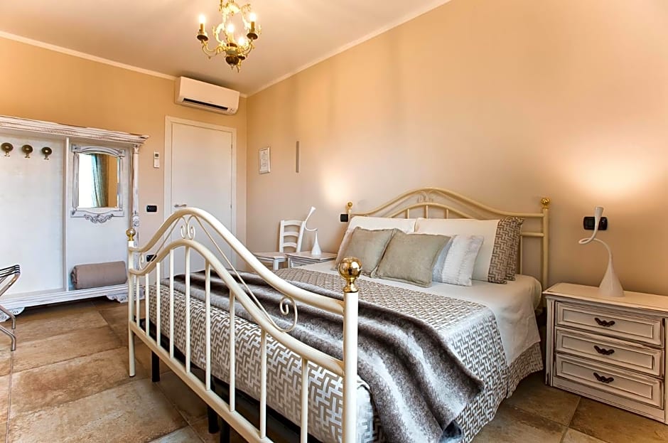 Villa Malvasio Pool and Jacuzzi Room Sassari